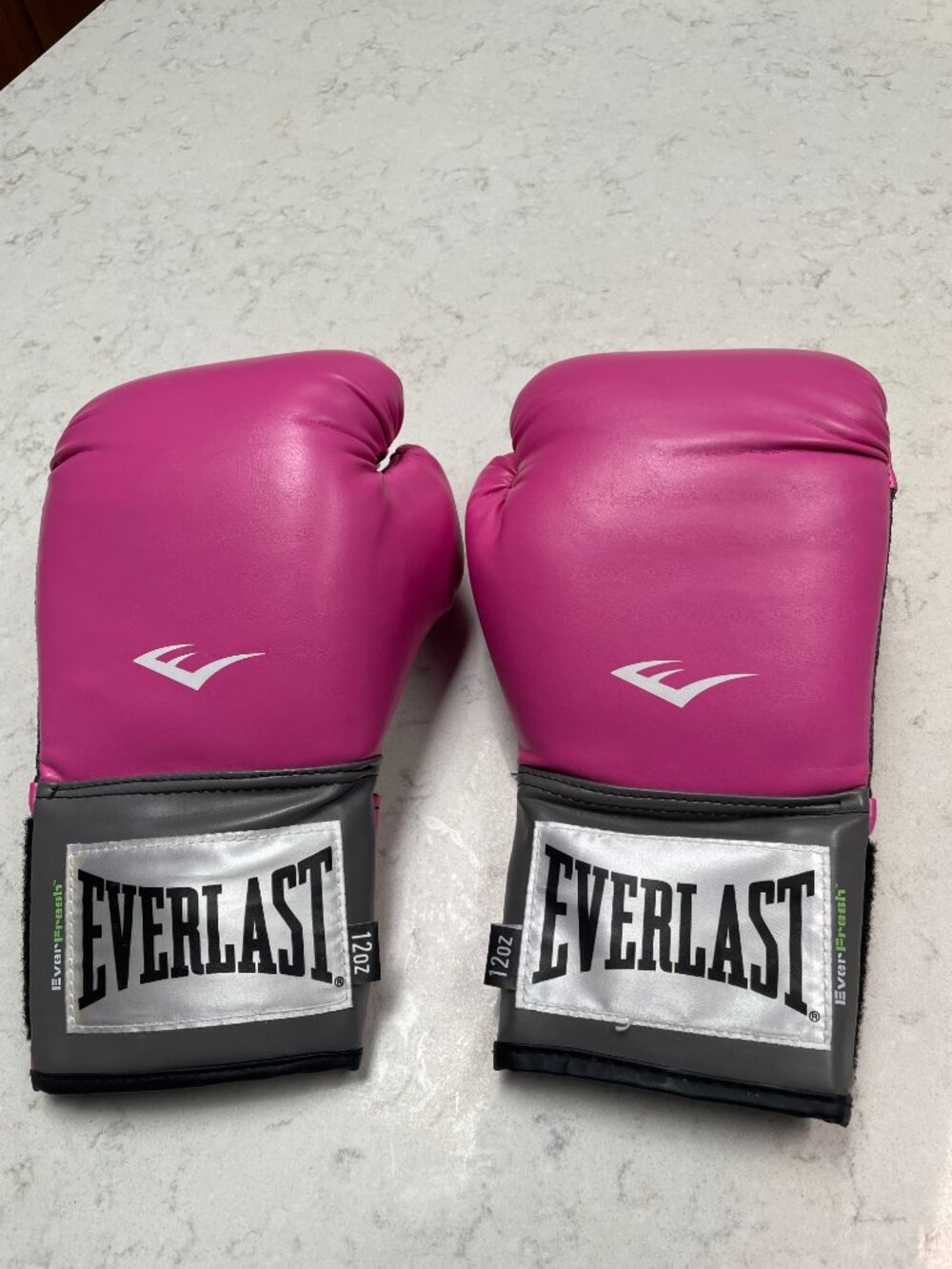 Hot Pink Everlast Boxing Gloves 12 Ounces  Great Condition - Picture 14 of 14